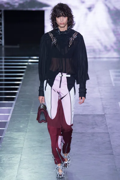 Look 18